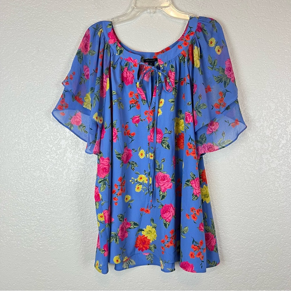 Ann Taylor Blue Floral Casual Blouse with Ruffle Flutter Sleeves Neck Ties XL